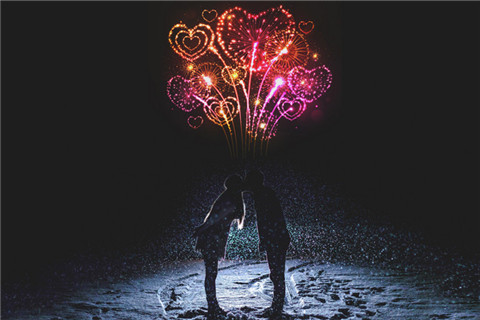 The picture shows two lovers under the firework